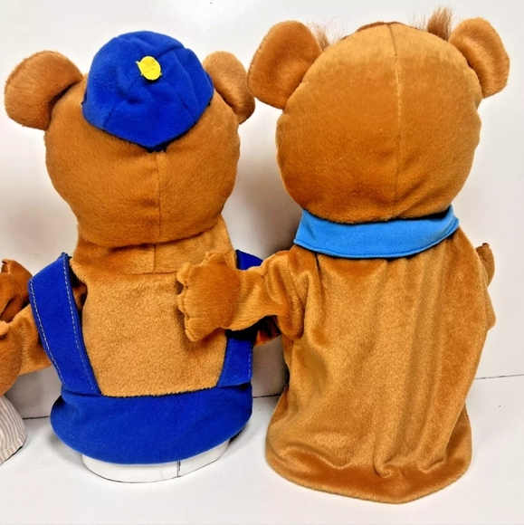 Lakeshore Goldilocks and the 3 bears puppets - Picture 7 of 9